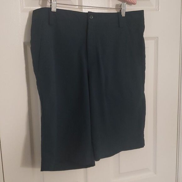 Mens Green Puma Shorts Size 34 Waist - Picture 1 of 5
